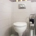 Cracow Apartman *
